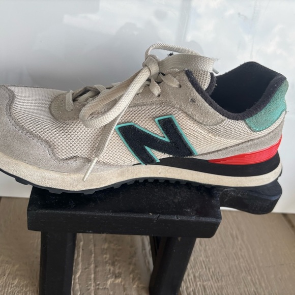 New Balance White and Teal Sneakers - Picture 8 of 10